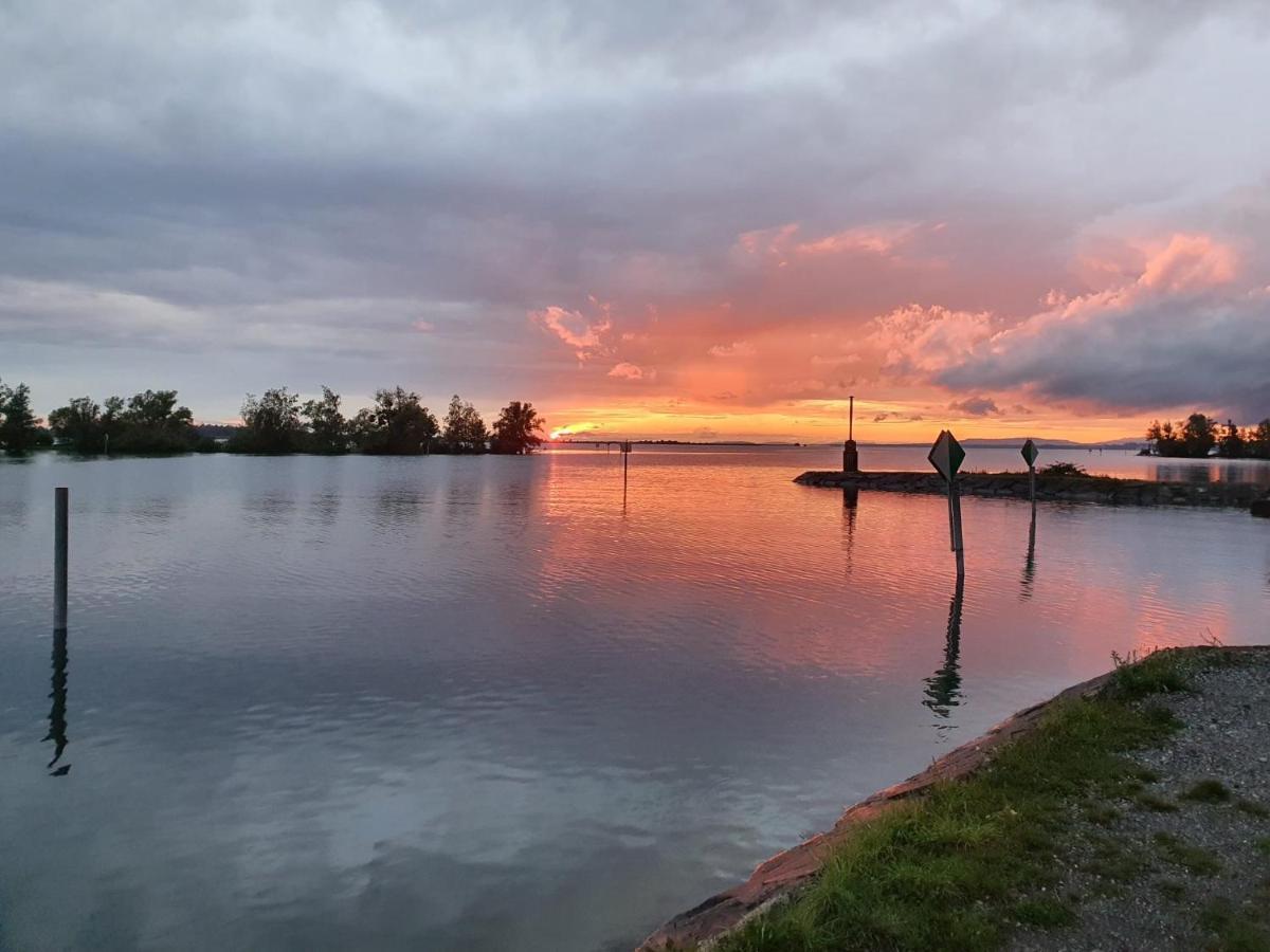 Hotel Am See Хард Екстериор снимка